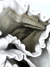 Carica l&#39;immagine nel visualizzatore di Gallery, Bottega Veneta Borsa a secchiello in pelle bianca
