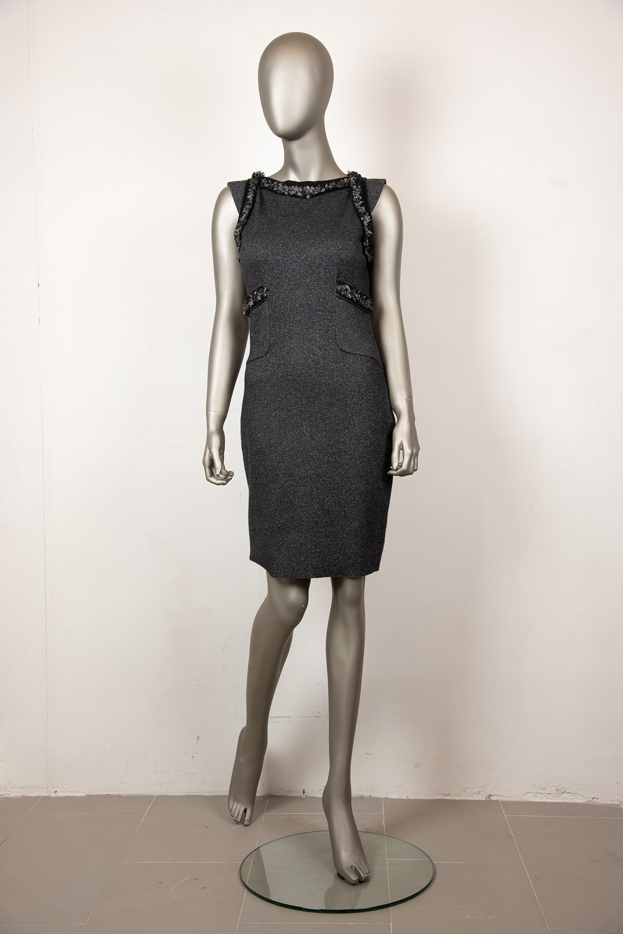 Chanel Abito a tubino grigio melange in lurex e cashmere - Tg. 40 - lesleyluxuryvintage