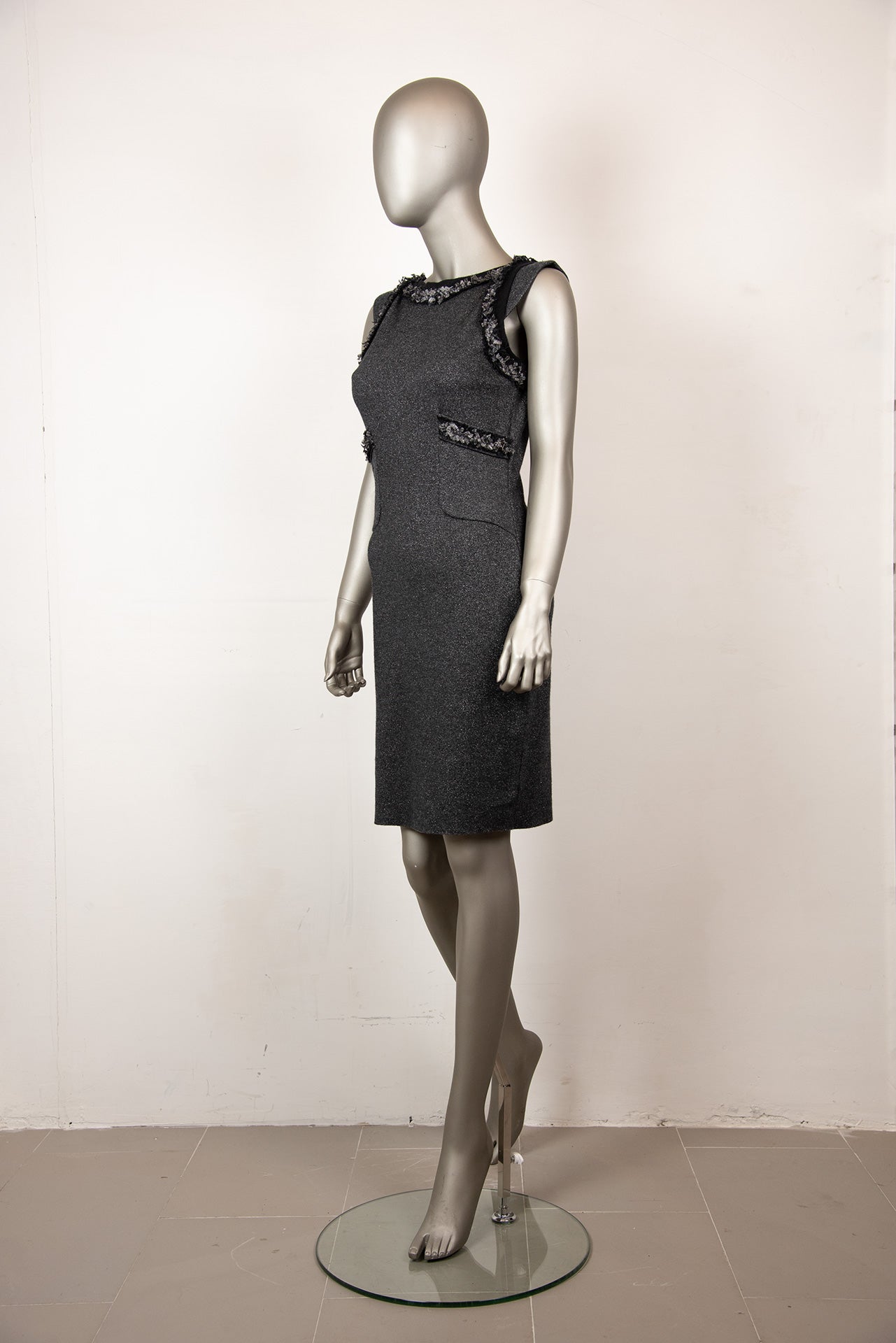 Chanel Abito a tubino grigio melange in lurex e cashmere - Tg. 40 - lesleyluxuryvintage