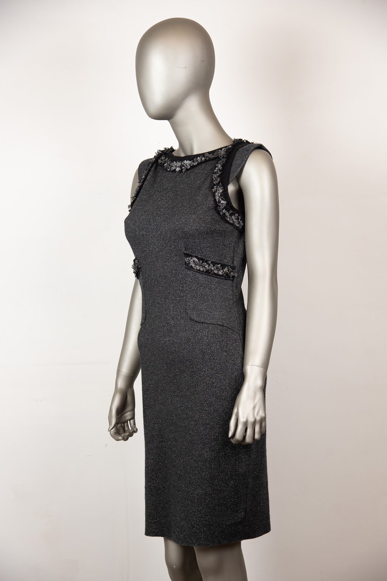 Chanel Abito a tubino grigio melange in lurex e cashmere - Tg. 40 - lesleyluxuryvintage