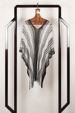 Carica l&#39;immagine nel visualizzatore di Gallery, MISSONI Blusa a poncho fantasia zig zag bianco e nero - Tg. U
