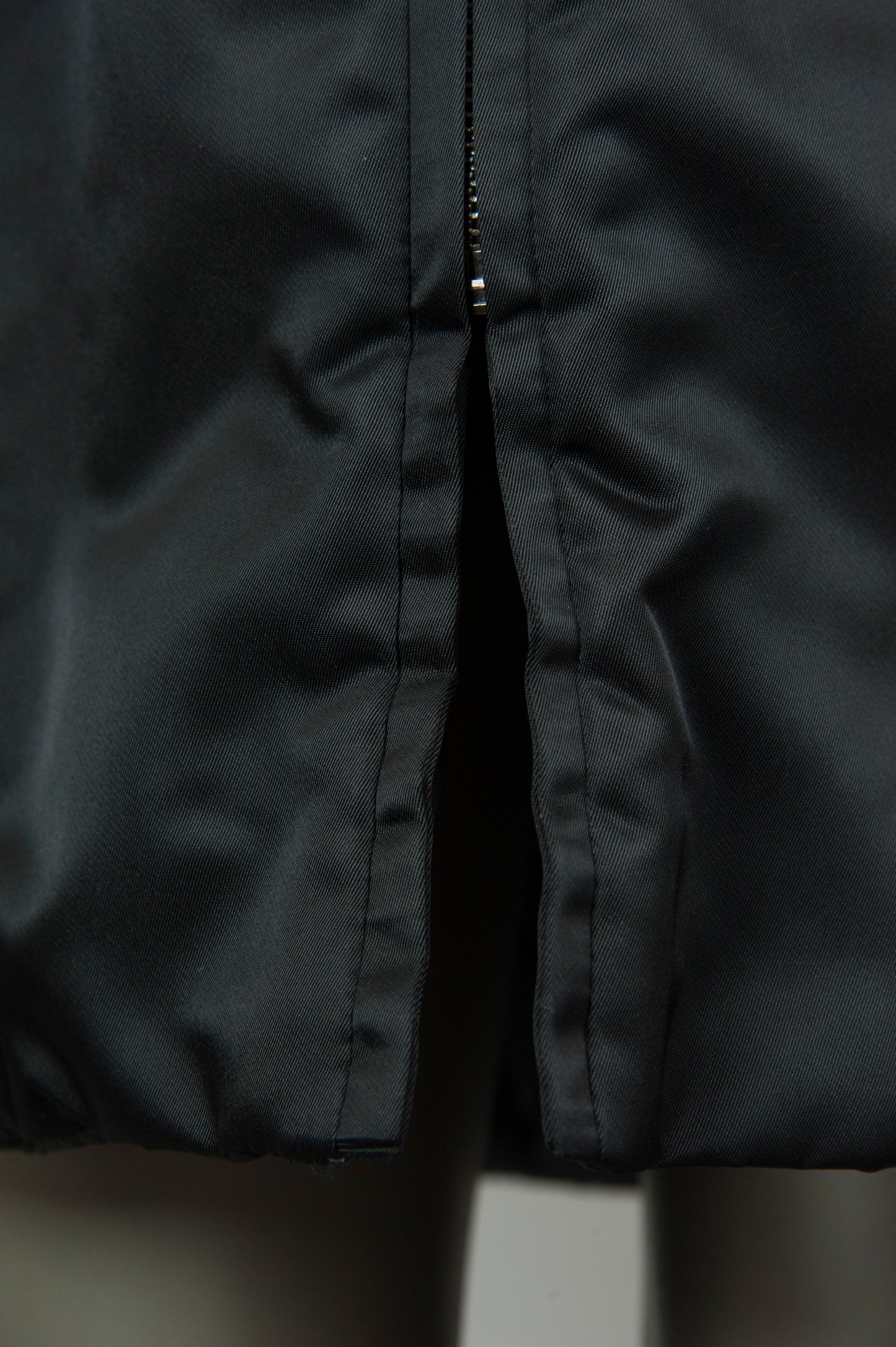 P.A.R.O.S.H. Piumino nero con fiori ricamati e collo pelliccia - Tg. 40 - lesleyluxuryvintage