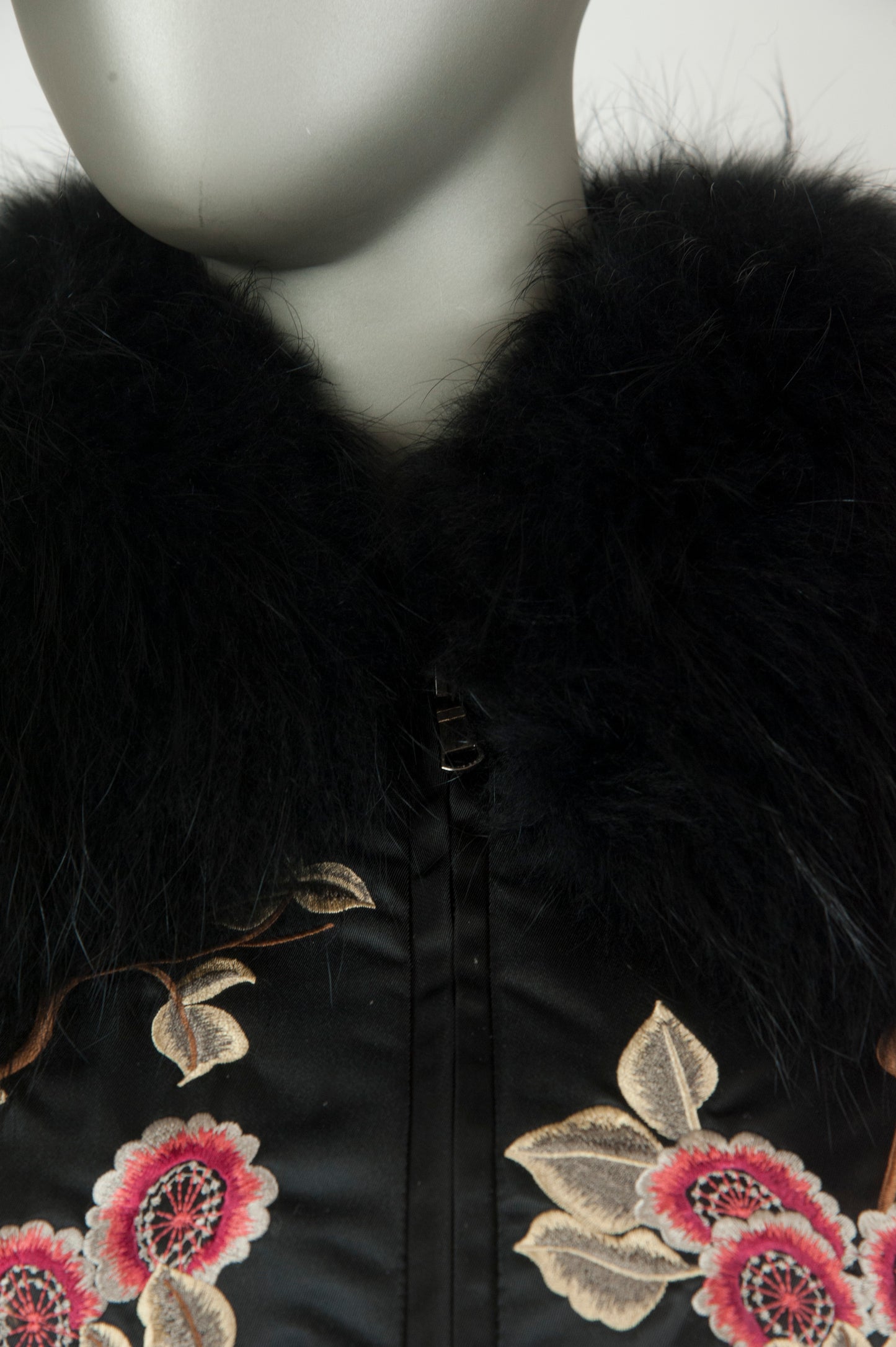 P.A.R.O.S.H. Piumino nero con fiori ricamati e collo pelliccia - Tg. 40 - lesleyluxuryvintage