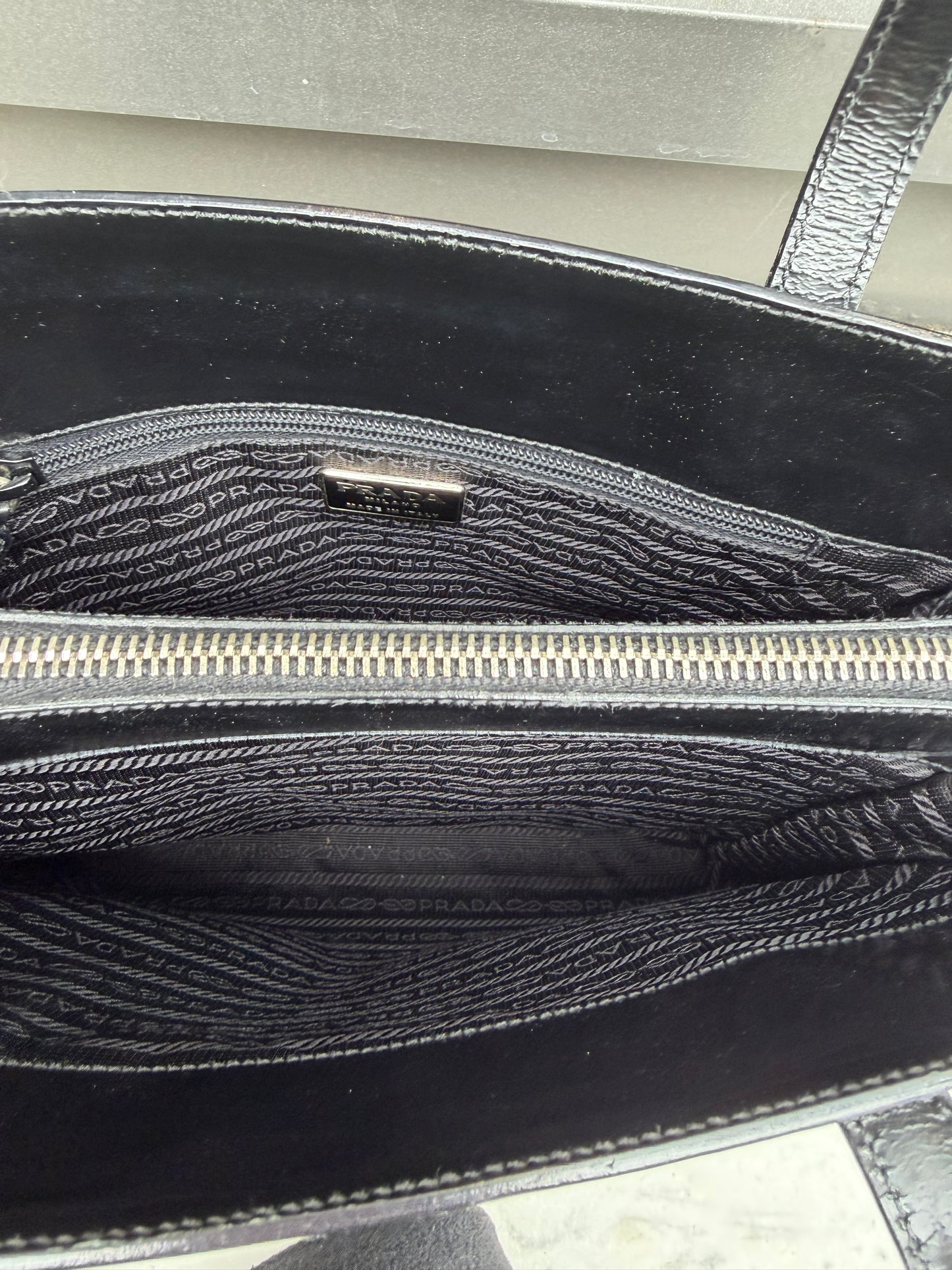 Prada Re-Edition 1995 nera -  lesleyluxuryvintage