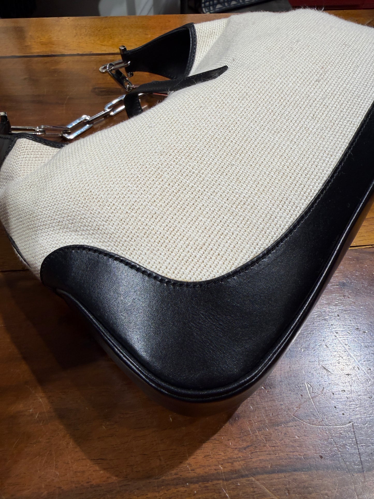 Gucci Jackie in tessuto ecrù e pelle nera