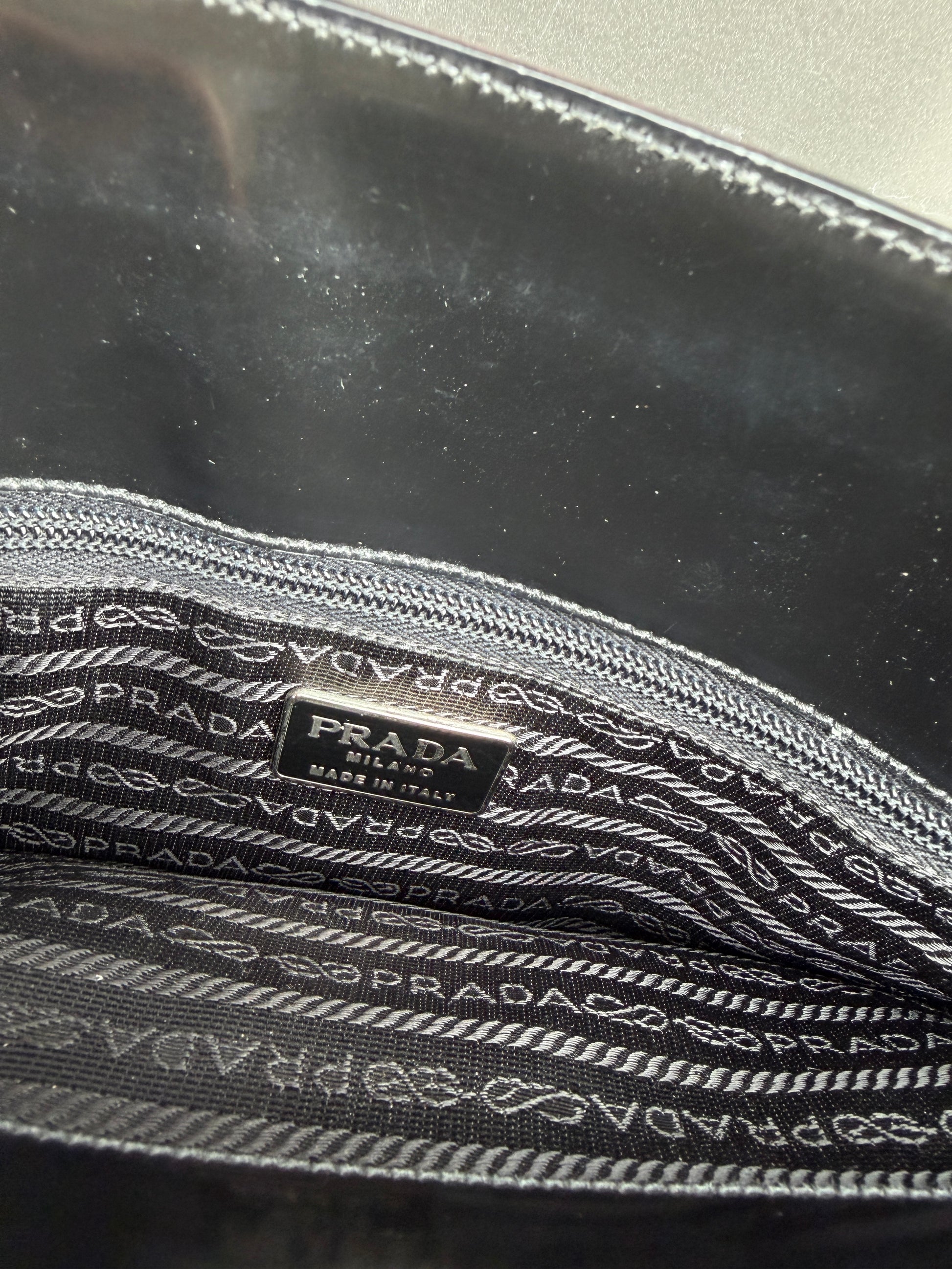 Prada Re-Edition 1995 nera -  lesleyluxuryvintage