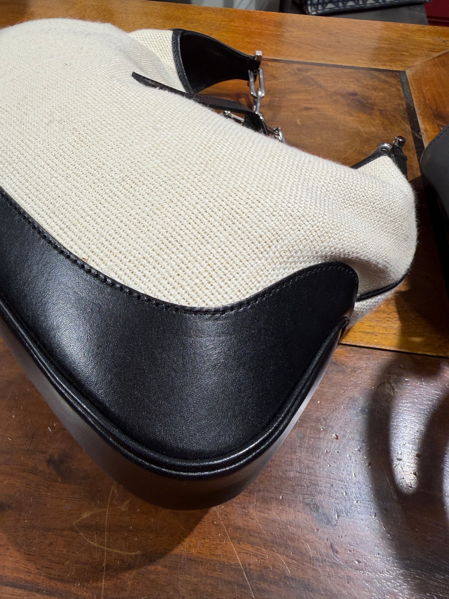 Gucci Jackie in tessuto ecrù e pelle nera