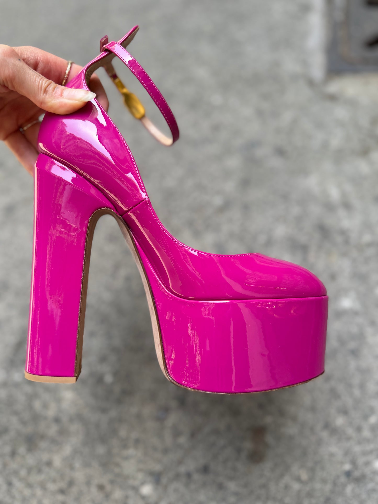 Valentino pump platform tan-go fucsia