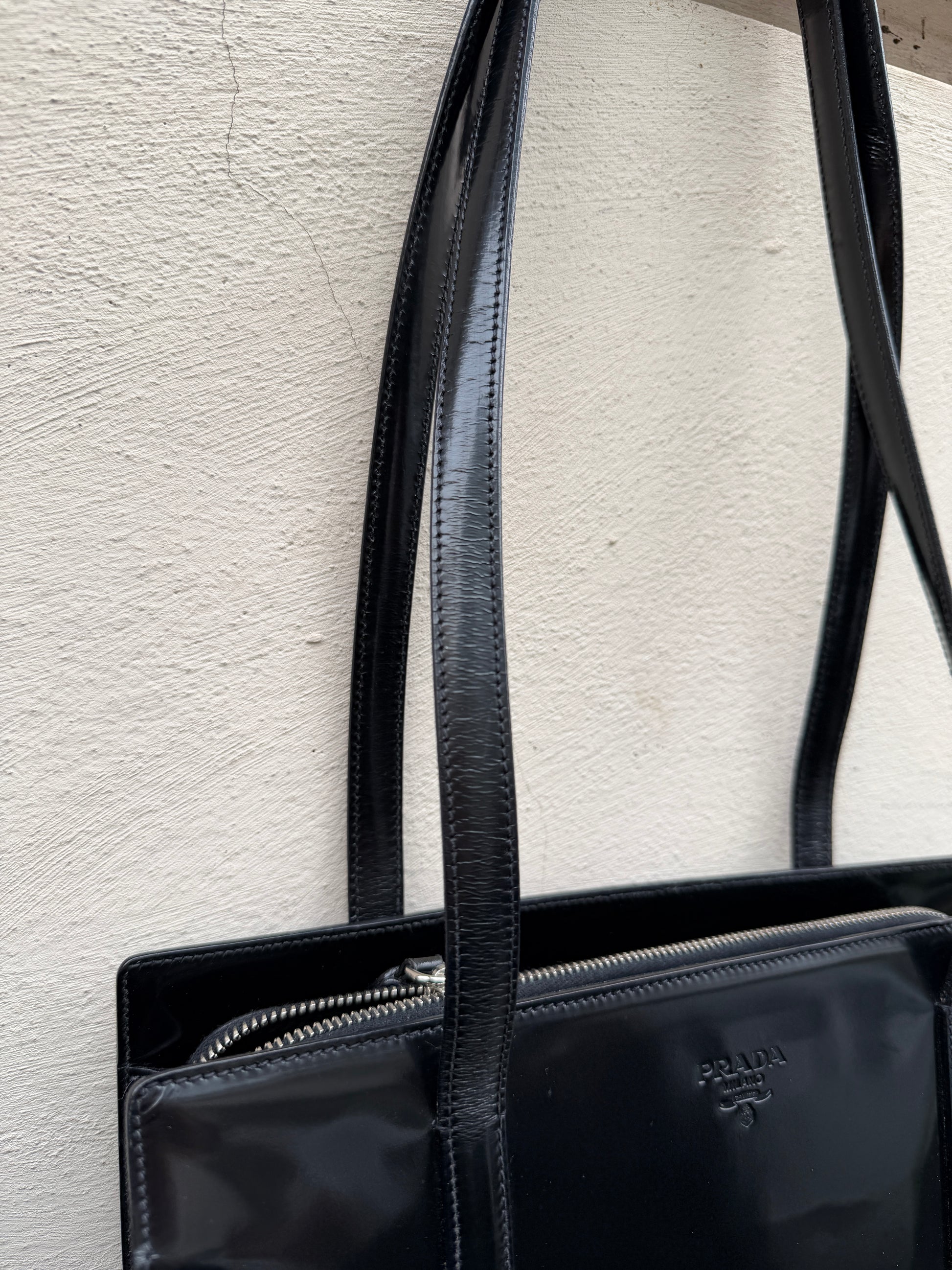 Prada Re-Edition 1995 nera -  lesleyluxuryvintage