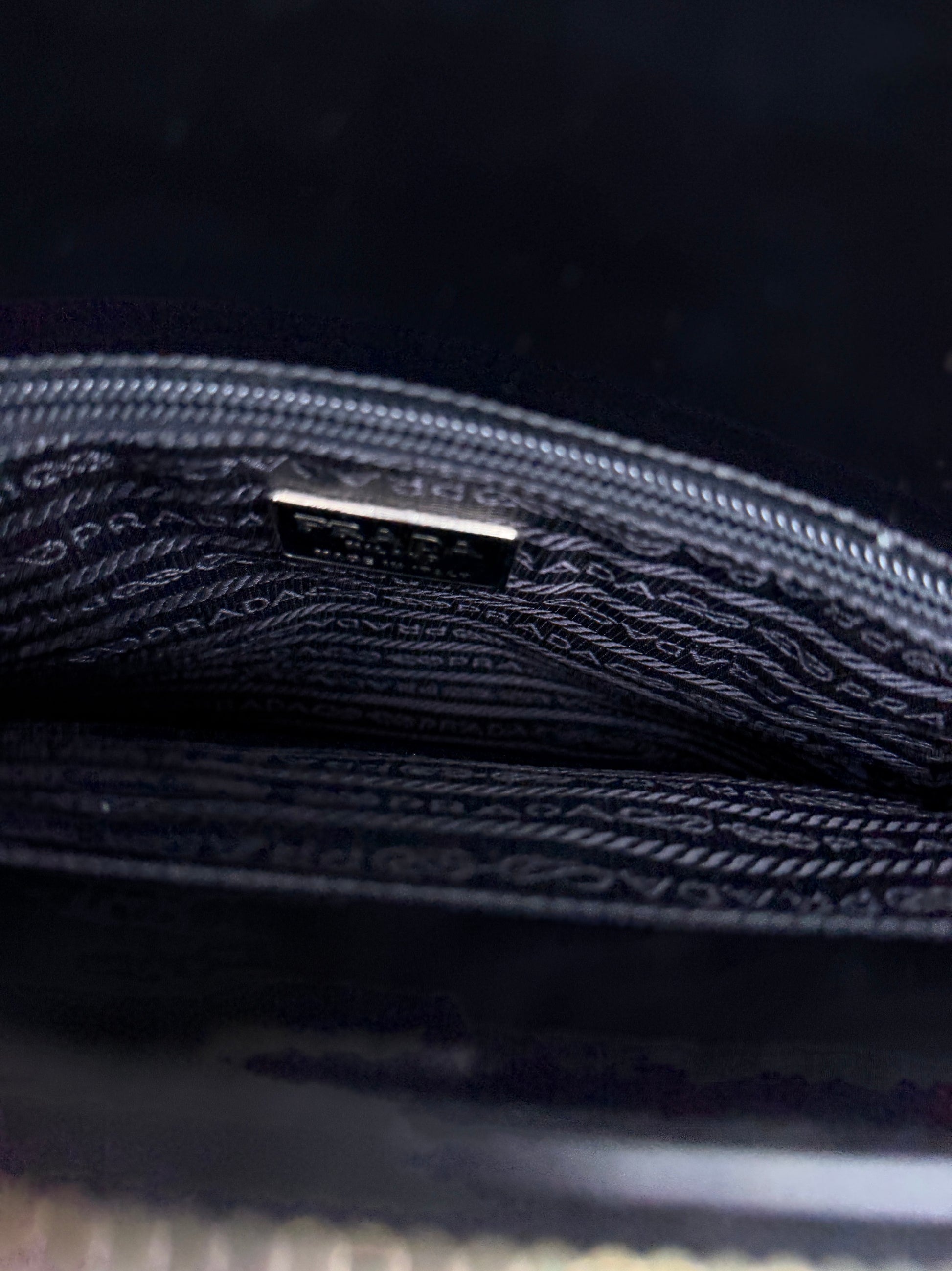 Prada Re-Edition 1995 nera -  lesleyluxuryvintage