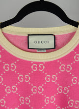 Load image into Gallery viewer, Gucci Pull in lana rosa con GG oro - Tg. M
