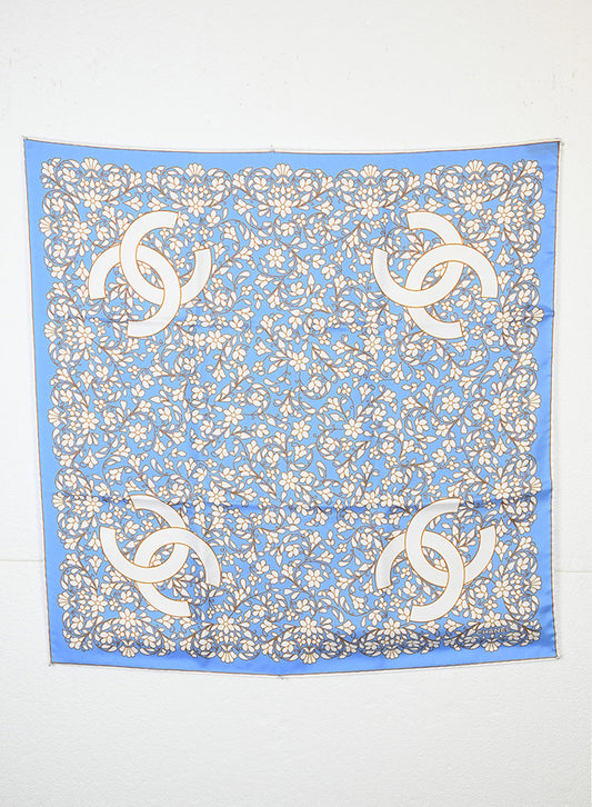Chanel Foulard celeste con fiori -  lesleyluxuryvintage