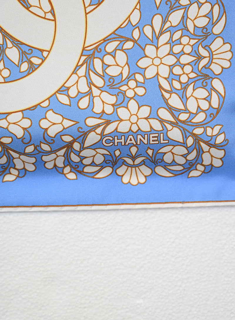 Chanel Foulard celeste con fiori -  lesleyluxuryvintage