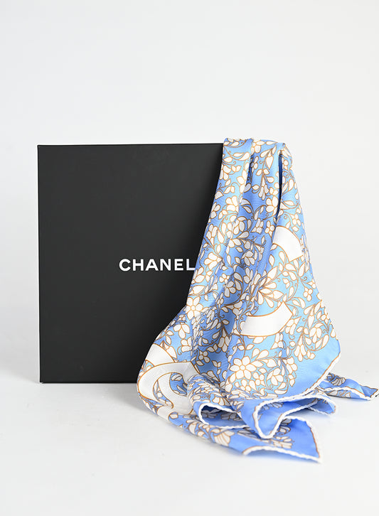 Chanel Foulard celeste con fiori -  lesleyluxuryvintage