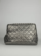 Carica l&#39;immagine nel visualizzatore di Gallery, Chanel Borsa a spalla Quilted in pelle argento
