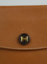 Carica l&#39;immagine nel visualizzatore di Gallery, Hermès Clutch Rio in pelle Gold
