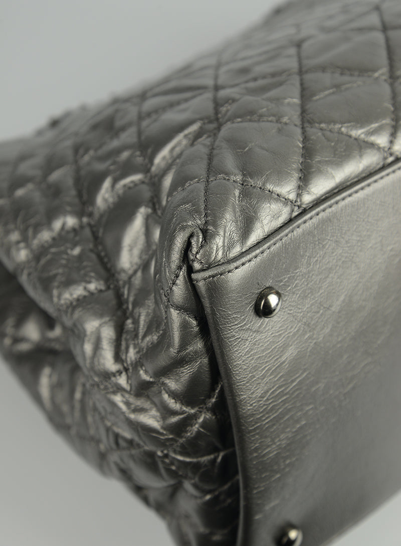 Chanel Quilted shoulder bag in silver leather