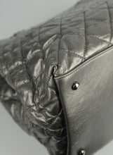 Load image into Gallery viewer, Chanel Quilted shoulder bag in silver leather
