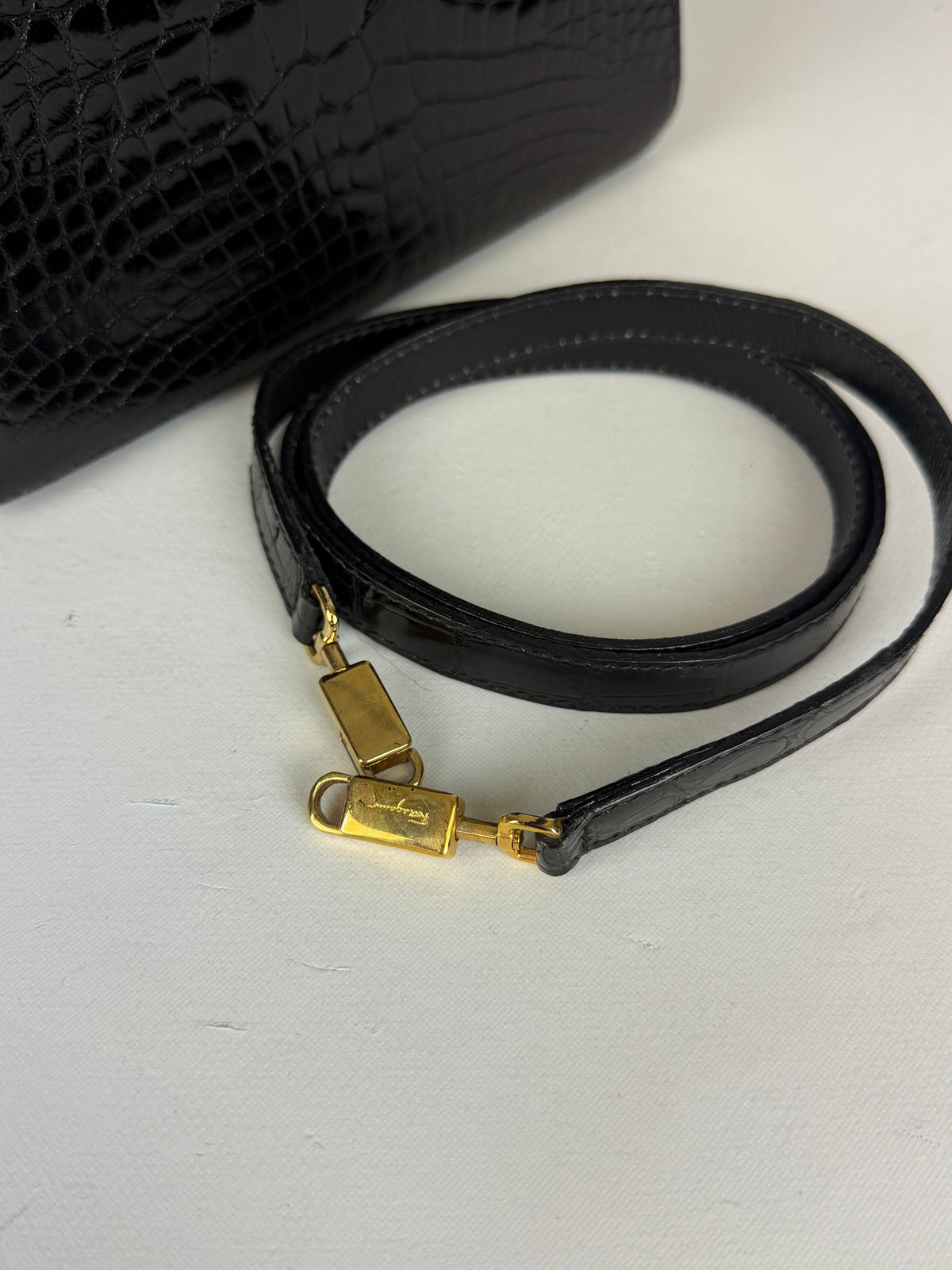 Ferragamo Borsina Iconic Top Handle nera