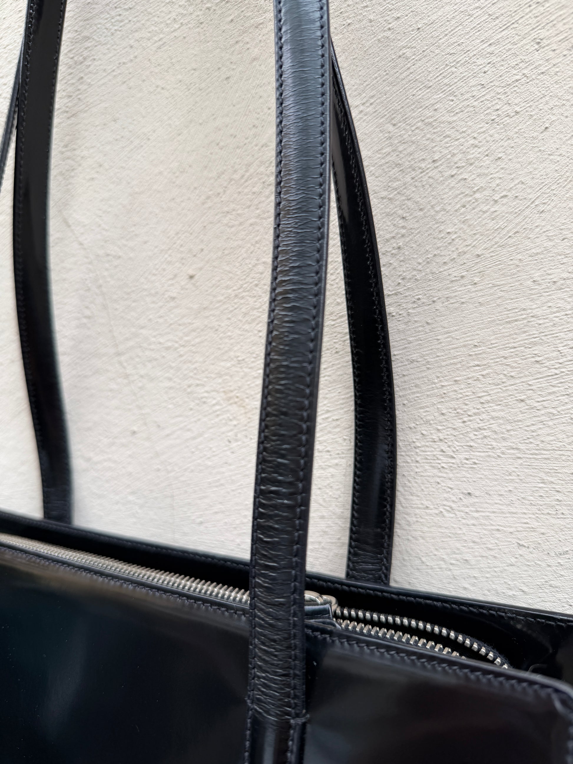 Prada Re-Edition 1995 nera -  lesleyluxuryvintage