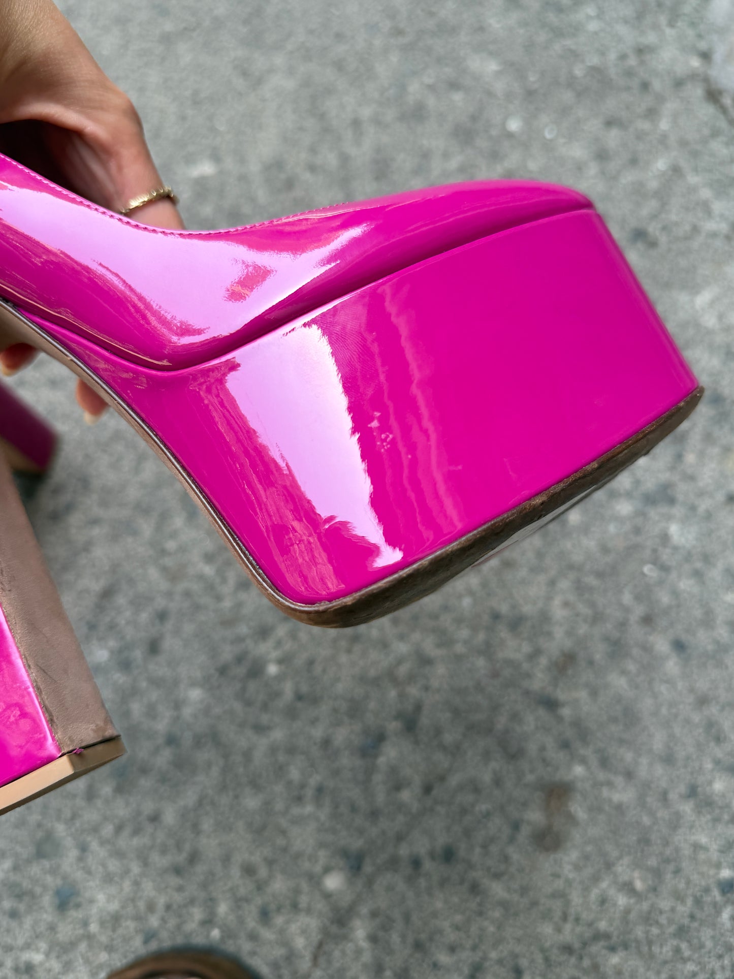 Valentino pump platform tan-go fucsia