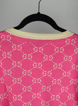 Load image into Gallery viewer, Gucci Pink wool pullover with gold GG - Size. M
