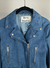 Load image into Gallery viewer, Acne Studios Giacca in Suede azzurra - Tg. 42

