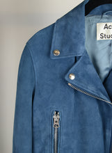 Load image into Gallery viewer, Acne Studios Giacca in Suede azzurra - Tg. 42
