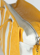 Load image into Gallery viewer, Balenciaga Borsa in pelle gialla a righe bianche
