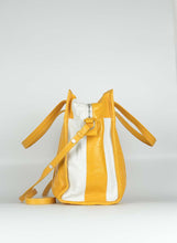 Carica l&#39;immagine nel visualizzatore di Gallery, Balenciaga Borsa in pelle gialla a righe bianche
