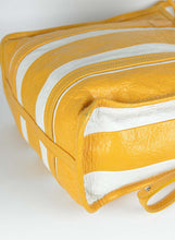 Carica l&#39;immagine nel visualizzatore di Gallery, Balenciaga Borsa in pelle gialla a righe bianche
