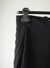 Load image into Gallery viewer, Balenciaga Black pleated midi skirt - Size. 38
