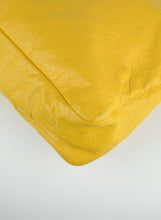 Carica l&#39;immagine nel visualizzatore di Gallery, Balenciaga Borsa a mano City in pelle gialla
