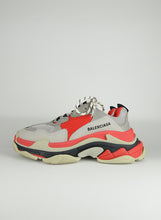 Carica l&#39;immagine nel visualizzatore di Gallery, Balenciaga Sneakers Triple S bianche - N. 38
