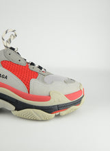 Carica l&#39;immagine nel visualizzatore di Gallery, Balenciaga Sneakers Triple S bianche - N. 38
