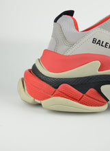 Carica l&#39;immagine nel visualizzatore di Gallery, Balenciaga Sneakers Triple S bianche - N. 38
