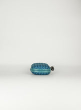 Carica l&#39;immagine nel visualizzatore di Gallery, Bottega Veneta Pochette Knot in raso blu petrolio
