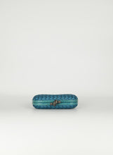 Carica l&#39;immagine nel visualizzatore di Gallery, Bottega Veneta Pochette Knot in raso blu petrolio
