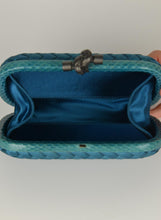 Carica l&#39;immagine nel visualizzatore di Gallery, Bottega Veneta Pochette Knot in raso blu petrolio
