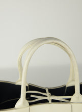 Carica l&#39;immagine nel visualizzatore di Gallery, Bottega Veneta Borsa Tote Arco in pelle bianca

