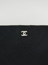 Carica l&#39;immagine nel visualizzatore di Gallery, Chanel Borsina in tessuto chevron nero
