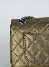 Load image into Gallery viewer, Chanel Borsina 2.55 Reissue in pelle mordorée
