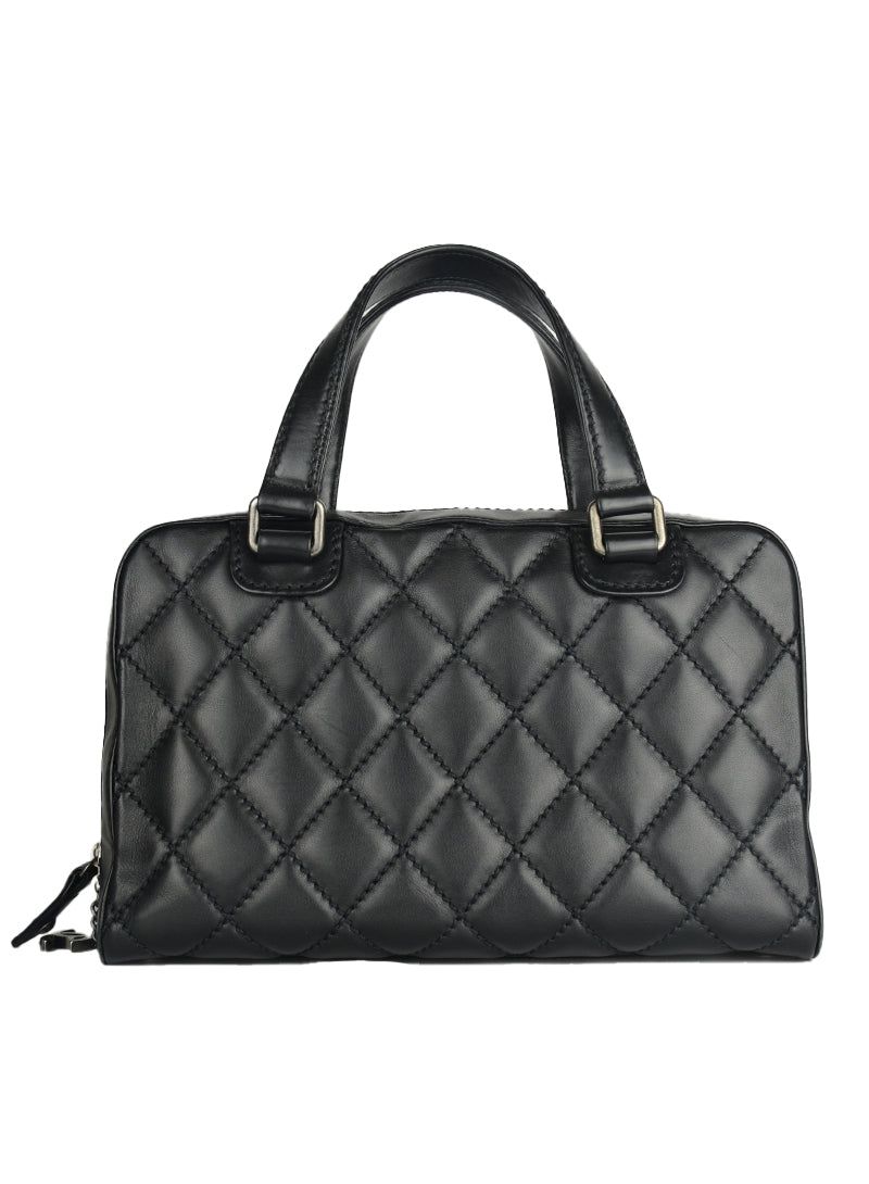 Chanel Bauletto in pelle quilted nera