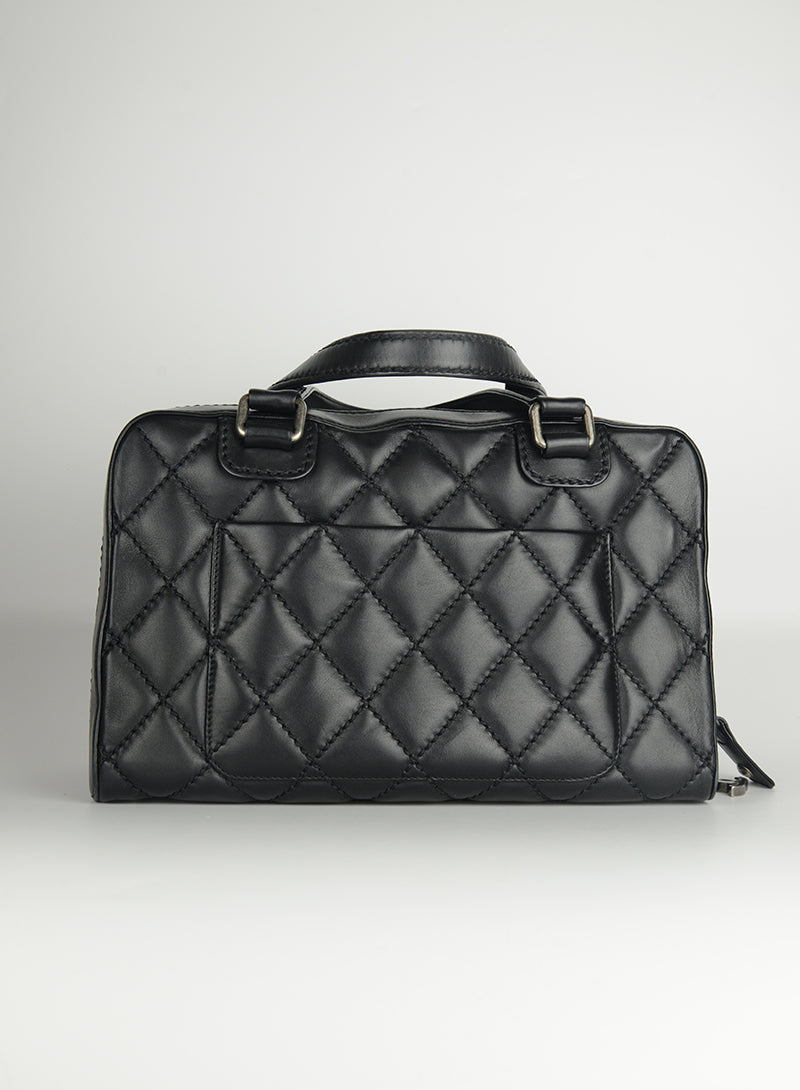 Chanel Bauletto in pelle quilted nera