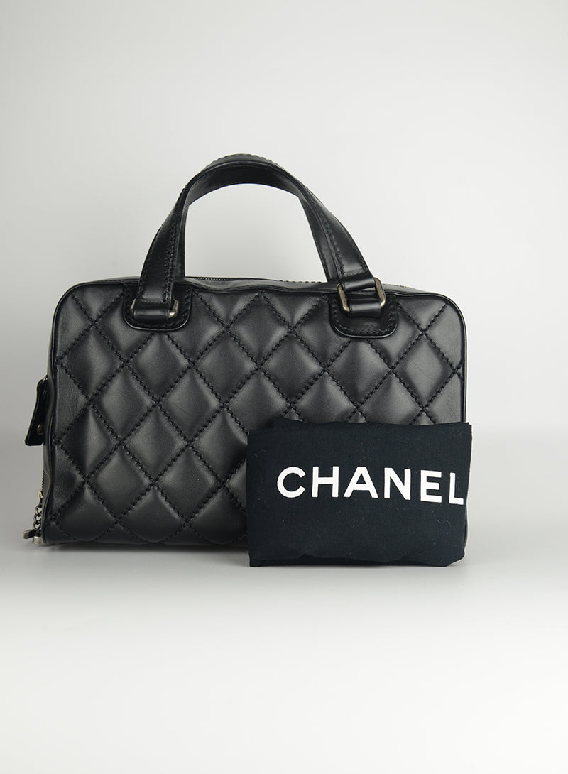 Chanel Bauletto in pelle quilted nera