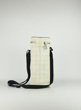 Load image into Gallery viewer, Chanel Porta borraccia in nylon bianco
