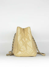 Carica l&#39;immagine nel visualizzatore di Gallery, Chanel Shopper in pelle Matelassé beige
