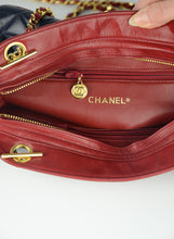 Load image into Gallery viewer, Chanel Borsa in pelle blu quilted Vintage
