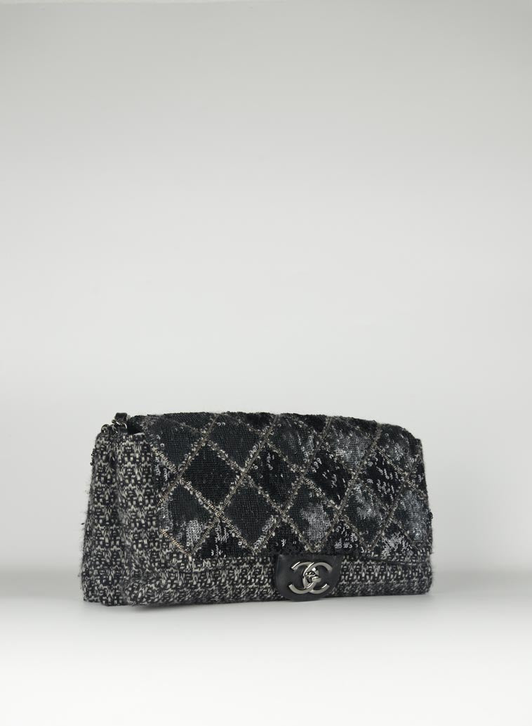 Chanel Black wool shoulder bag