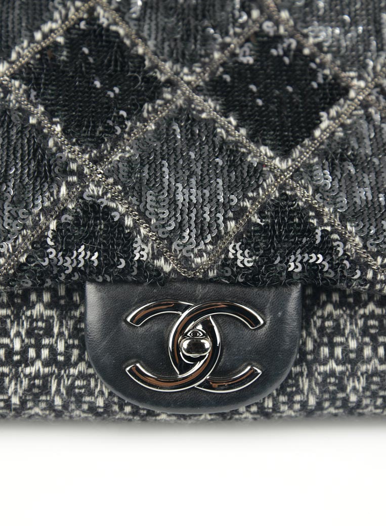 Chanel Black wool shoulder bag